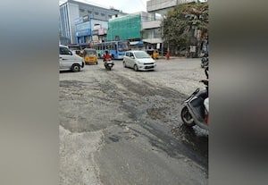  போக்குவரத்திற்கு லாயக்கற்ற பஜார் சாலை மடிப்பாக்கத்தில் மீண்டும் உயிர்பலி ஆபத்து