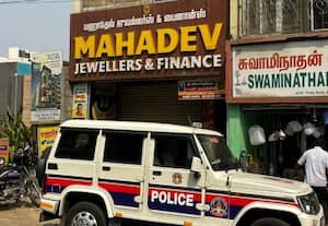  நகை அடகுக்கடை ஷட்டர் உடைப்பு: 40 பவுன் நகை, 5 கிலோ வெள்ளி கொள்ளை