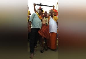  சிவராத்திரி விழா; பாதக்கொரடு அணிந்து ஊர்வலம்