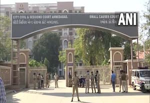 குஜராத், தமிழகத்தில் பல நீதிமன்றங்களுக்கு இமெயிலில் வெடிகுண்டு மிரட்டல்; போலீசார் சோதனை