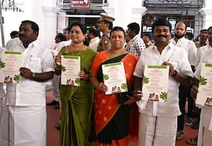 சட்டசபைக்கு 'மாபெரும் காதுகுத்து விழா' அழைப்பிதழுடன் வந்த அதிமுக எம்எல்ஏக்கள்!