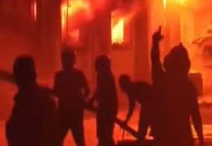 கேரளாவில் பிரபல ஜவுளிக்கடையில் தீ; பீதியில் அலறி ஓடி உயிர்தப்பிய வாடிக்கையாளர்கள் 