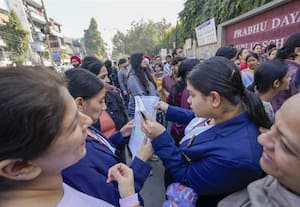 சி.பி.எஸ்.இ., தேர்வு கேள்விகள் எளிதாக இருந்ததால் பதற்றம் தணிந்தது; மாணவ - மாணவியர் உற்சாக பேட்டி