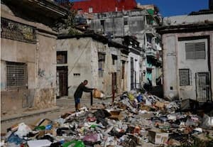  பெட்ரோலுக்கு தட்டுப்பாடு கியூபாவில் மலைபோல் குவியும் குப்பை