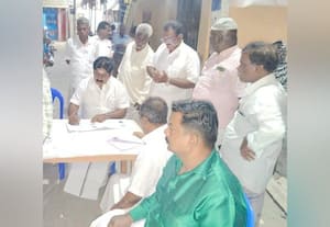  கீழக்கரையில் அ.தி.மு.க., பூத் கமிட்டி கூட்டம்