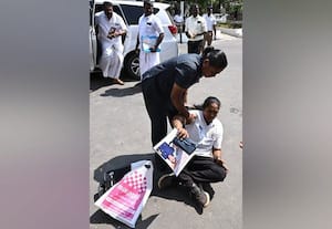  'கல்பனா சாவ்லா' விருது பெற்ற மாற்றுத்திறனாளி திடீர் போராட்டம்