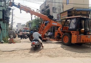  இணைப்பு சாலையை சீரமைப்பது அவசியம்