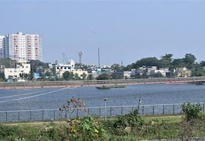  பாழாகிவரும் கண்ணாடி தொங்கு பாலம்