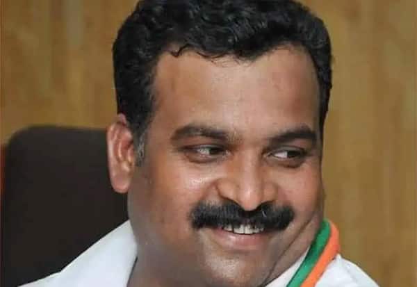  மாணிக்கம் தாகூருக்கு எதிராக காங்கிரசில் திடீர் கொந்தளிப்பு