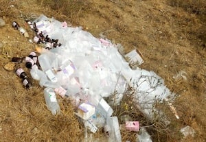  விளைநிலத்தில் மருத்துவக்கழிவு கால்நடைத்துறையினர் விசாரணை