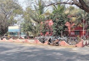  பறிமுதல் வாகனங்களால் பொலிவிழந்த காவல் நிலையம்