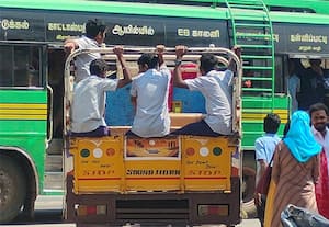 'லேப்டாப்' சப்ளை பணியில் மாணவர்கள்: கூலி தொழிலாளர்களாக்கிய கல்வித்துறை