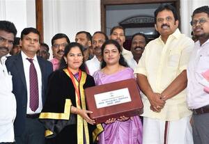 சென்னை மாநகராட்சியில் பட்ஜெட் தாக்கல் -ரூ.9,319 கோடி! பாலம், கல்வி, மருத்துவத்திற்கு நிதி குறைப்பு  பற்றாக்குறை ரூ.1,602 கோடி; கடன் ரூ.2,000 கோடி