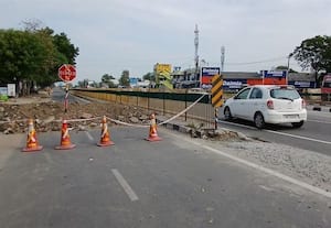  சாத்துார் வெங்கடாஜலபுரத்தில் மூடப்பட்ட சர்வீஸ் ரோட்டை திறந்து விட வலியுறுத்தல்