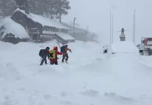 கலிபோர்னியாவில் பனிச்சரிவில் சிக்கி பனிச்சறுக்கு வீரர்கள் 8 பேர் பலி; ஒருவர் மாயம்