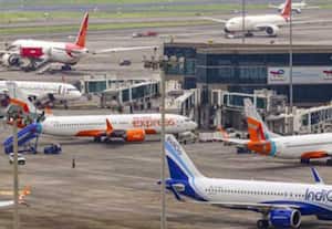 மென்பொருள்  கோளாறு; டில்லி, மும்பை விமான நிலையங்களில் விமான சேவைகள் பாதிப்பு