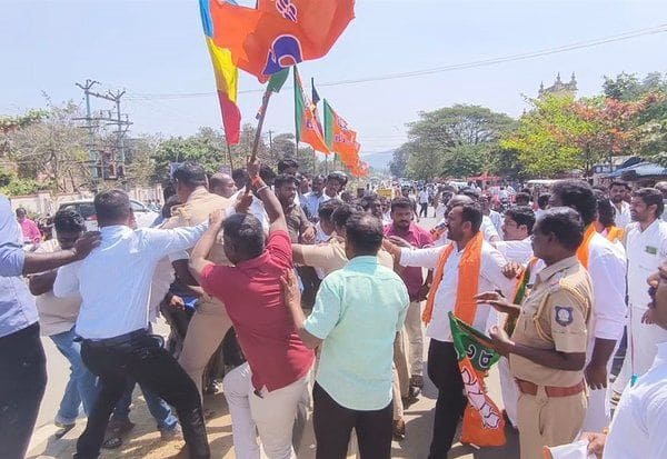  பா.ஜ., -- வி.சி., கட்சியினர் பயங்கர மோதல் செருப்பு வீச்சு; விறகு கட்டை தாக்குதலில் இருவர் காயம்