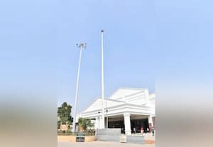  தேசியக்கொடி இன்றி ரயில்வே கொடிக்கம்பம்