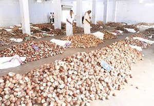  விற்பனை கூடத்தில் கொப்பரை ஏலம் கிலோ ரூ.180.09க்கு விற்பனை