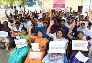 முதுநிலை பட்டதாரி ஆசிரியர்கள் உண்ணாவிரதம்; மின்வாரிய ஒப்பந்த ஊழியர்கள் மயக்கம்