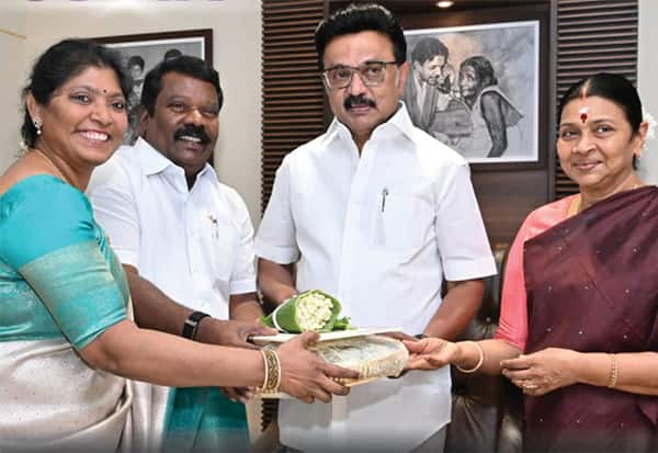  காங்கிரஸ் தலைவர்கள் பெயர், படம் மிஸ்சிங் அழைப்பிதழால் சர்ச்சை