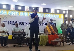  தமிழ் கலாசாரத்தை எல்லா இடத்திலும் பரப்புங்கள்: பிற மாநில மாணவர்களுக்கு கவர்னர் வேண்டுகோள் பிற மாநில மாணவ -- மாணவியருக்கு கவர்னர் வேண்டுகோள்