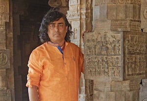 நறுமணம் பரப்பும் காகித மலர்