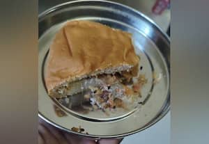  தேங்காய் பன்னில் பிளாஸ்டிக் கவர்  உணவு பாதுகாப்புத்துறைக்கு புகார் 