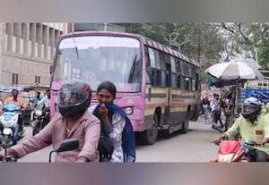  மதுரை முதல்வர் நிகழ்ச்சிக்கு ஆட்களை ஏற்றி செல்ல விருதுநகரில் நிறுத்தப்பட்ட அரசு பஸ் போக்குவரத்து நெரிசல்; வாகன ஓட்டிகள் அவதி