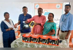  மின்சாரம் இல்லா வீடுகளுக்கு சோலார் விளக்குகள் வழங்கல்