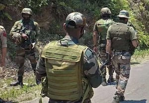 ஜம்மு காஷ்மீரில் பயங்கரவாதி சுட்டுக்கொலை: தேடுதல் வேட்டை தீவிரம்