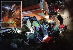 நேபாளத்தில் பஸ் ஆற்றில் கவிழ்ந்து விபத்து; 17 பேர் பலியான சோகம்