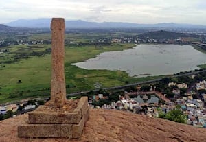 தீபத்துாணில் தீபமேற்ற பா.ஜ.,வினர் பாராயணம்