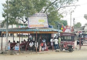  நெல்வாய் கூட்டுச்சாலையில் நிழற்குடை அவசியம்