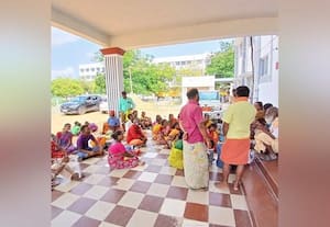  ஜாதிச் சான்று கேட்டு காத்திருப்பு போராட்டம்