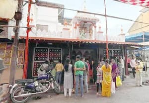  800 ஆண்டு பழமையான நீரு பாகிலு ஆஞ்சநேயர் கோவில்