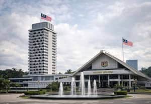 10 ஆண்டு மட்டுமே பிரதமர் பதவி: கால வரம்பு நிர்ணயித்தது மலேசியா