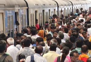    பயணியர் திண்டாட்டத்தை தீர்க்க முடியாமல்.திணறும் ரயில்வே! .. மேலும் 26 ரயில்கள் ரத்தால் தொடரும் சிக்கல்