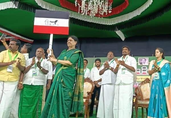  சசிகலாவின் புது கட்சிக்கு கொடி அறிமுகம்