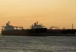 வெனிசுலாவுடன் எண்ணெய் வர்த்தகம் துவக்கம்; இந்தியாவை நோக்கி வரும் மிகப்பெரிய சரக்கு கப்பல்கள்