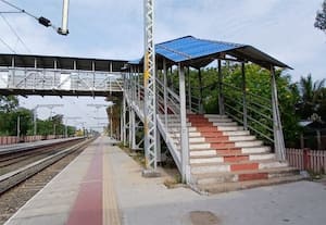  உச்சிப்புளி ரயில் நிலைய  நடைமேம்பாலம் சேதம்