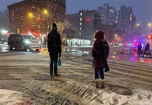 அமெரிக்காவை அச்சுறுத்தும் பாம் சூறாவளி;  4 கோடி பேரின் இயல்பு வாழ்க்கை பாதிப்பு