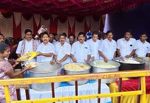  அன்னதானம் வழங்கல்