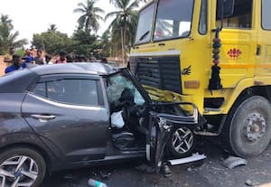  கார் -- டிப்பர் லாரி மோதி மாமியார், மருமகள் பலி