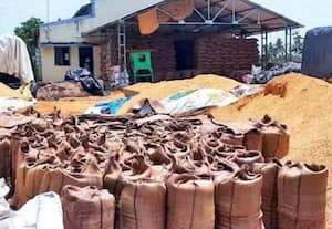 அதிகாரிகள், ஆளுங்கட்சியினர் கைகோர்த்து...  கூட்டு கொள்ளை  விவசாயிகள் பணத்தை அபகரிக்கும் அவலம்