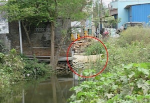  ஆக்கிரமிப்பால் துார்ந்த கால்வாய் கழிவுநீர் வெளியேறுவதில் சிக்கல்