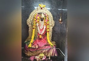  கோவில் ஆண்டு விழா; சிறப்பு அலங்கார பூஜை