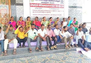  கல்லுாரி கவுரவ விரிவுரையாளர்கள் வகுப்புகளை புறக்கணித்து போராட்டம்