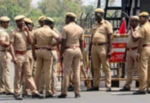 8 மாதமாக ஊதியம் தரவில்லை: ஊர்க்காவல் படையினர் குமுறல்