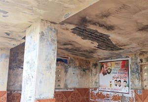  நிழற்குடை சேதம்